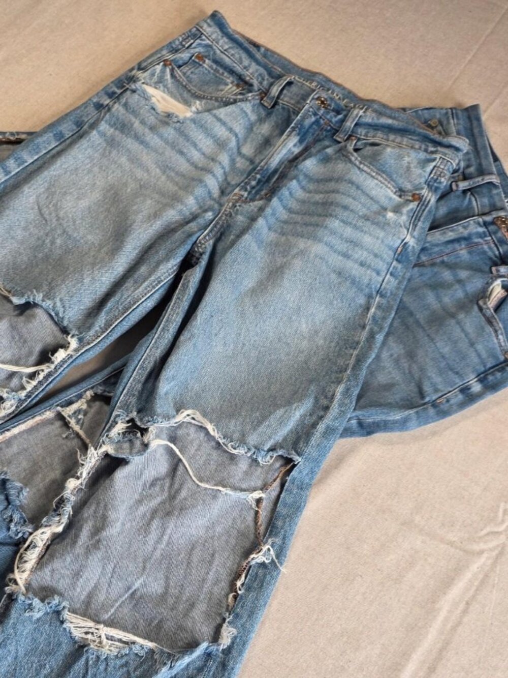 Womens American Eagle 2Pair Bundle Light Wash Distressed Jeans (Size 6)